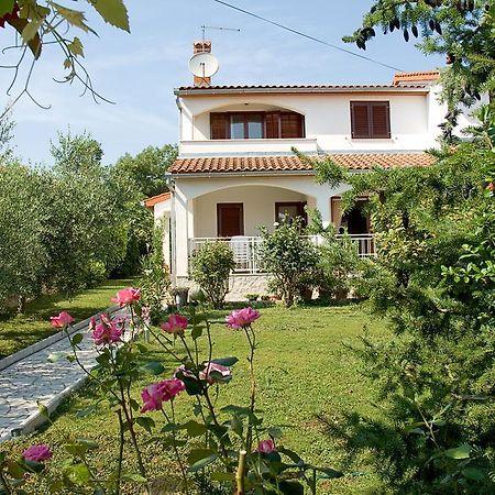 Holiday Home Magnolia Tar-Vabriga Ruang foto
