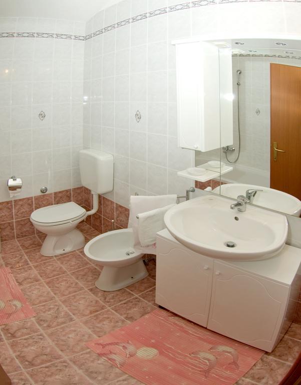 Holiday Home Magnolia Tar-Vabriga Ruang foto