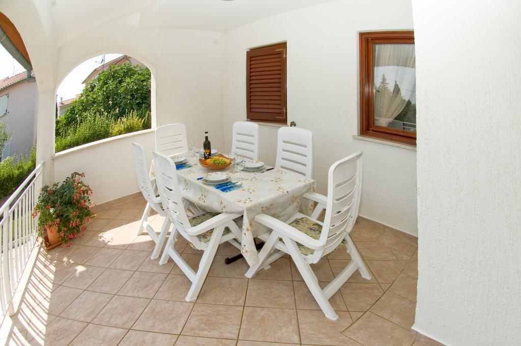 Holiday Home Magnolia Tar-Vabriga Ruang foto