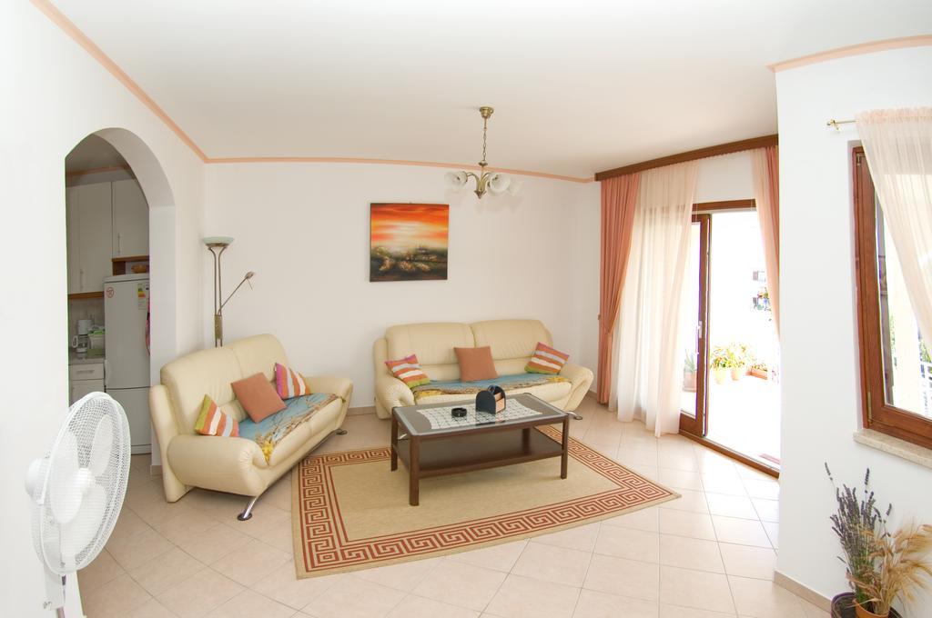 Holiday Home Magnolia Tar-Vabriga Ruang foto