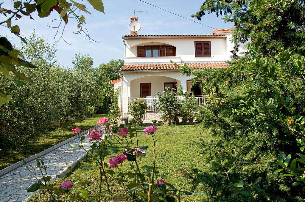 Holiday Home Magnolia Tar-Vabriga Ruang foto