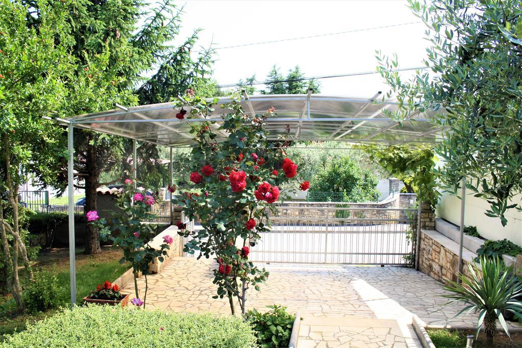 Holiday Home Magnolia Tar-Vabriga Bagian luar foto