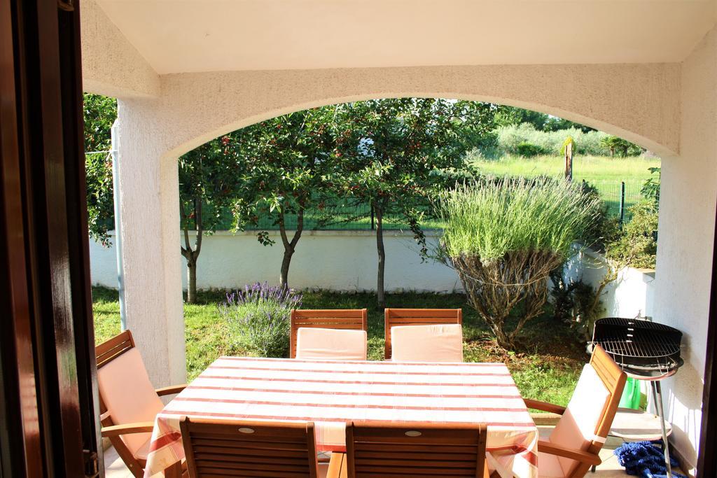 Holiday Home Magnolia Tar-Vabriga Bagian luar foto